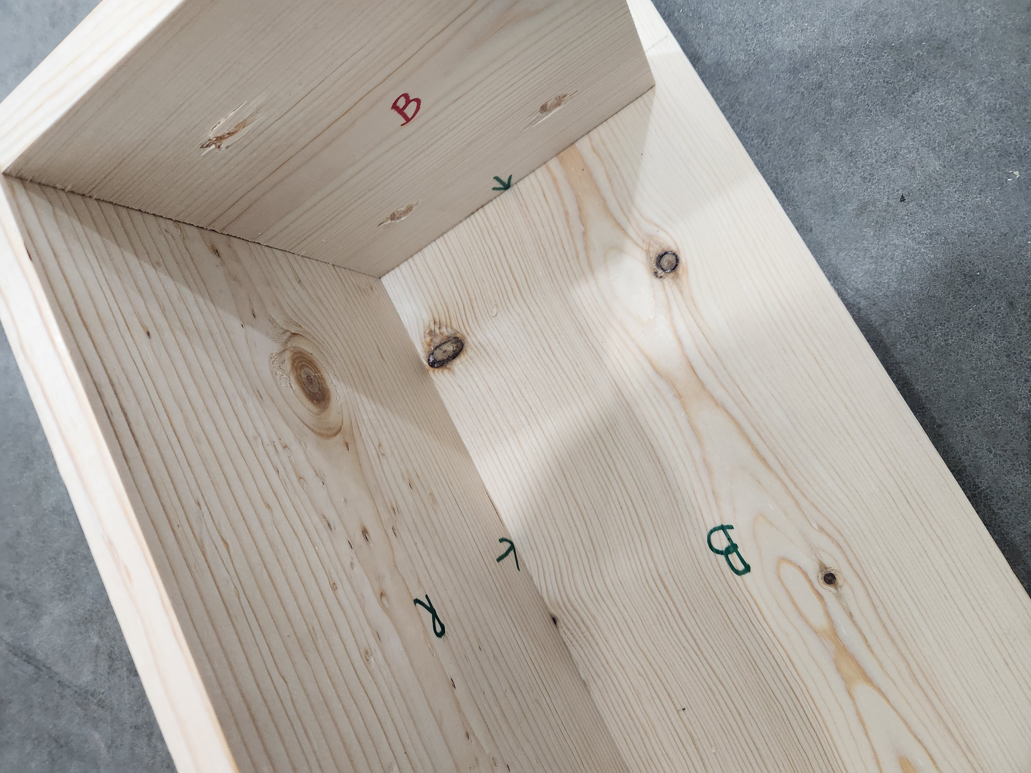 Bottom (Red B) aligning with Back (Green B) and Fixed Side (R) with arrows pointing to the Back (Green B)